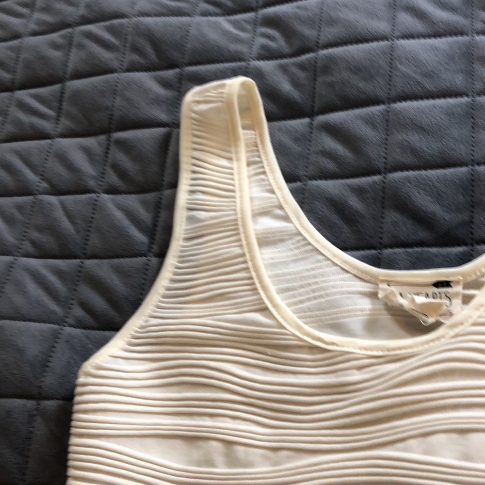 🖤5/$25 LA hearts textured cream crop top - Picture 4 of 5